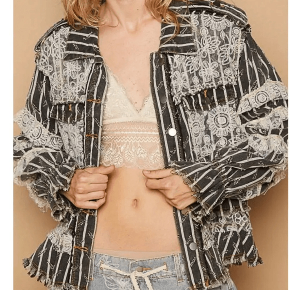 NEW !POL Vintage Women's Black and Cream Lace Jacket - Picture 2 of 4